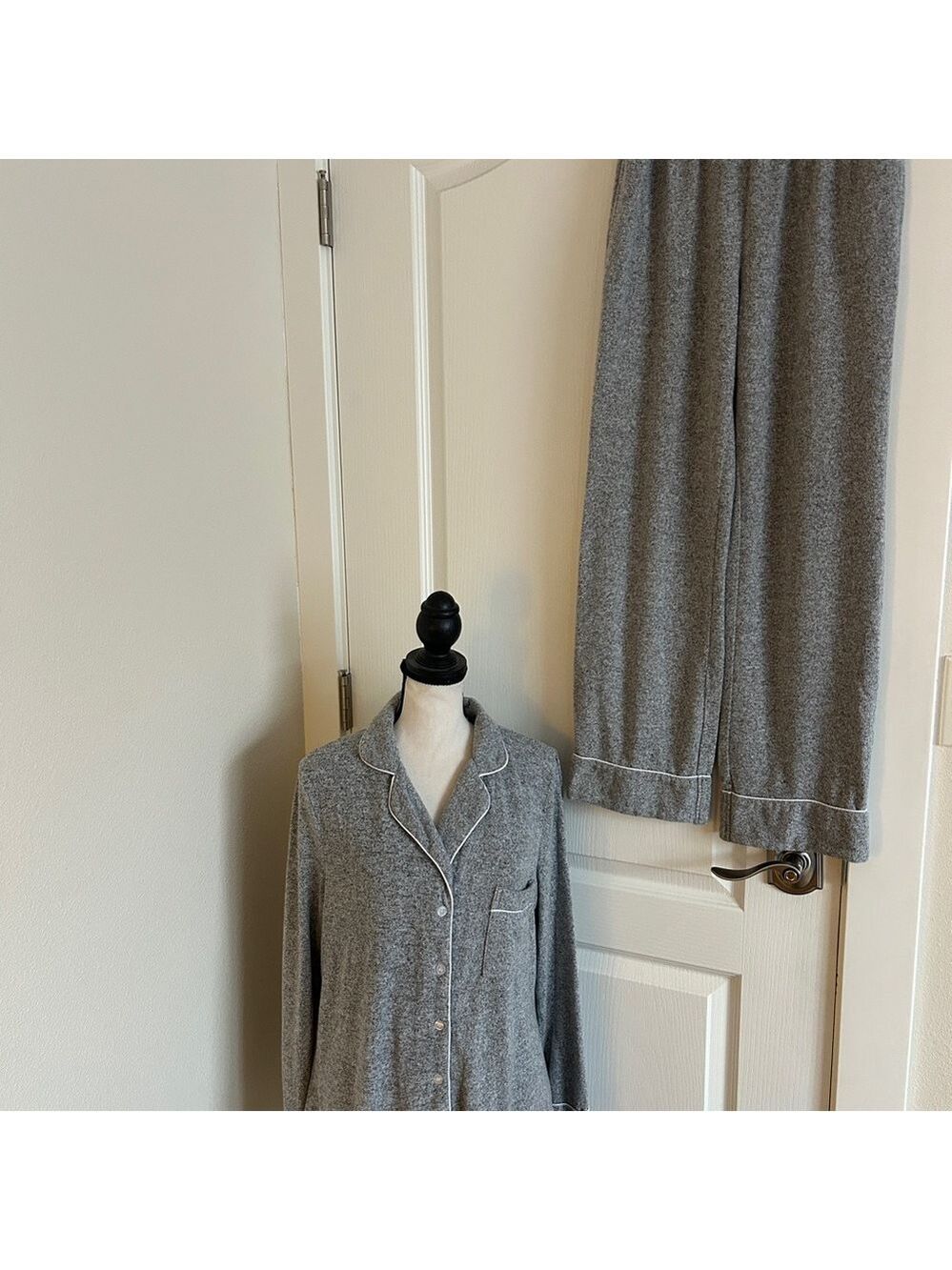 Aamikast Womens 2 Piece Pajama Set Size SM Grey  Soft Knit PJs Cozy